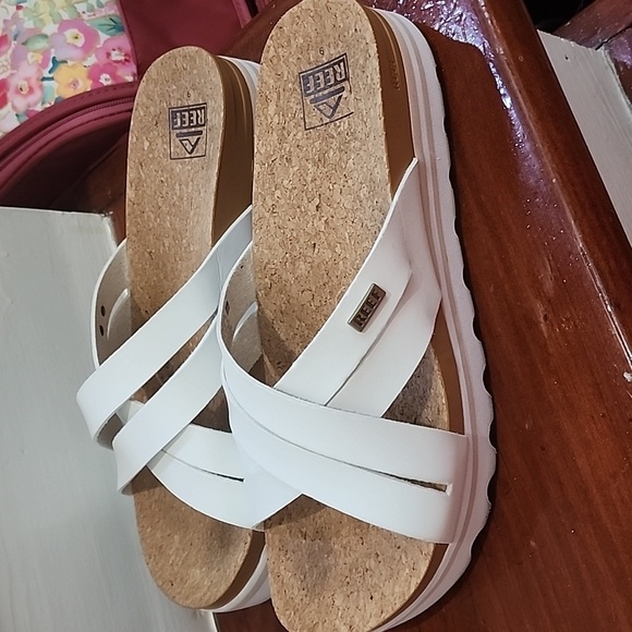 Reef White Mules with Cork Footbed Platform Open Toe Sandals, sz 9 - Picture 4 of 17